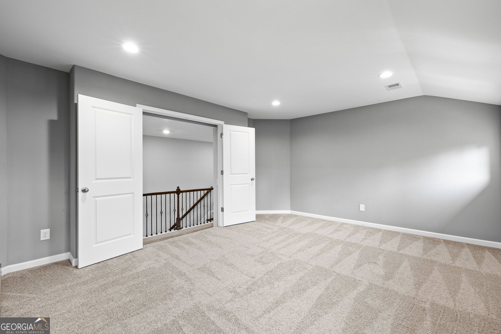 11 St Charles Ave Sharpsburg - 60