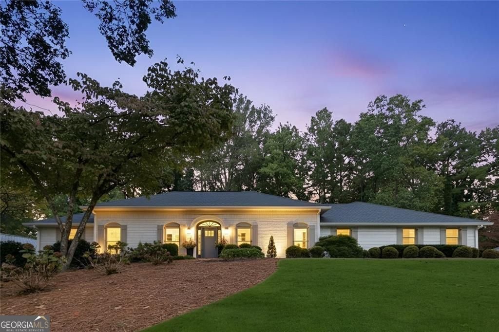 5662 Queensborough Drive Atlanta - 2
