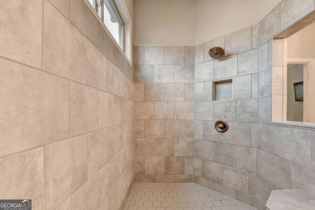 8775 Port View Drive Gainesville - 16