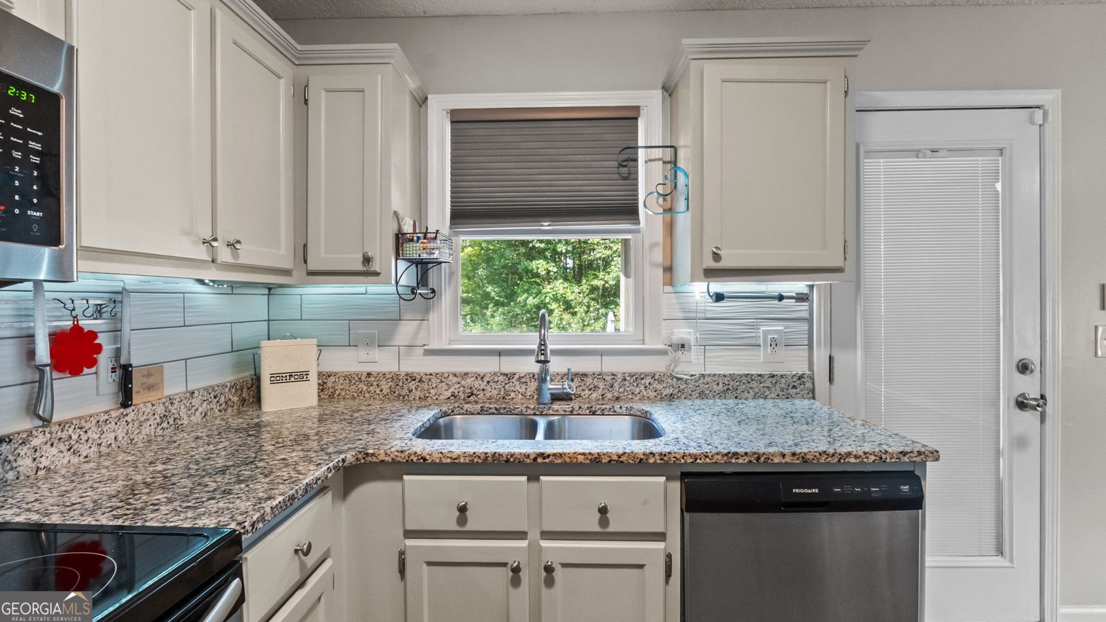 80 Broadlands Drive White - 14