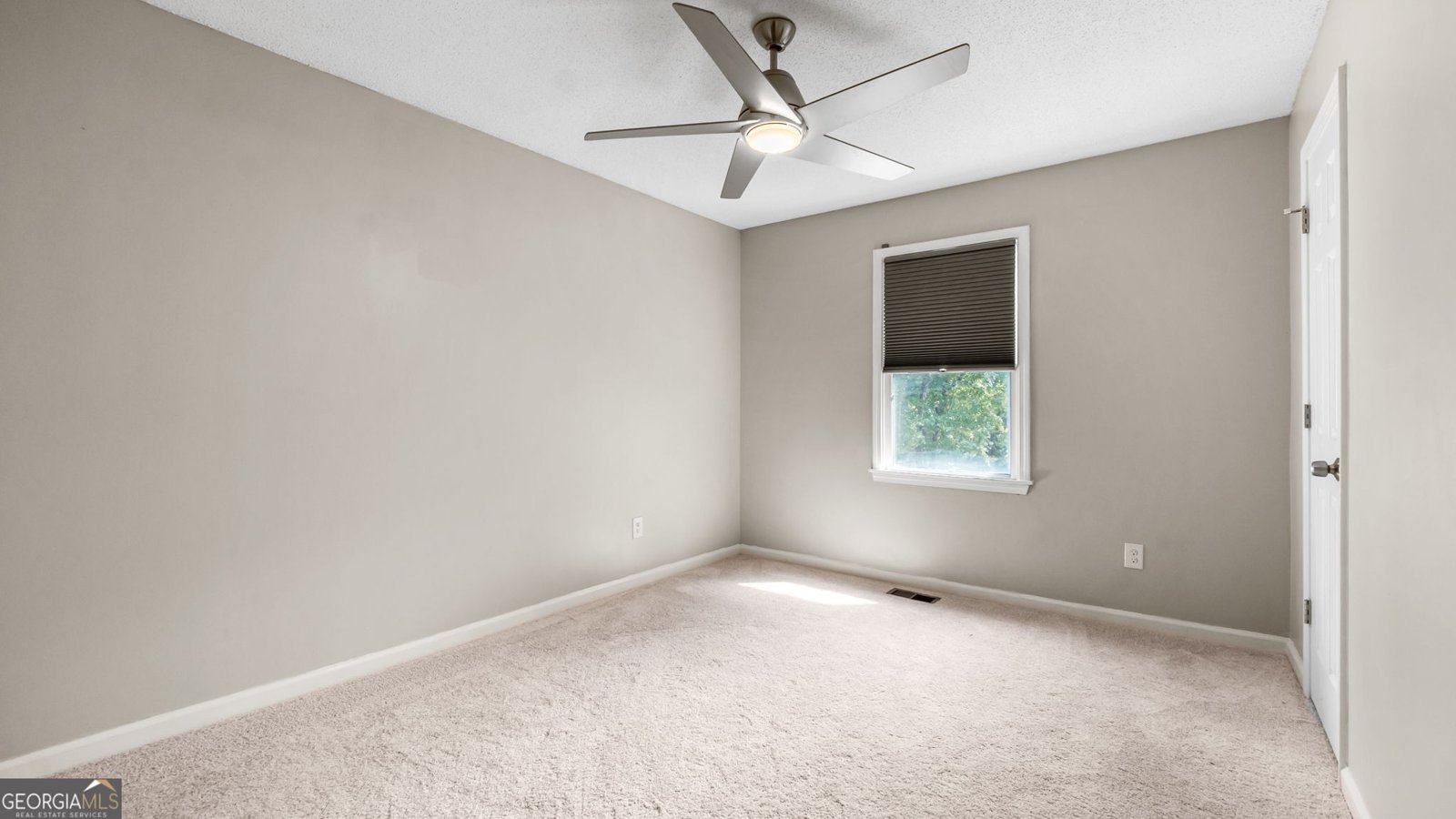 80 Broadlands Drive White - 17