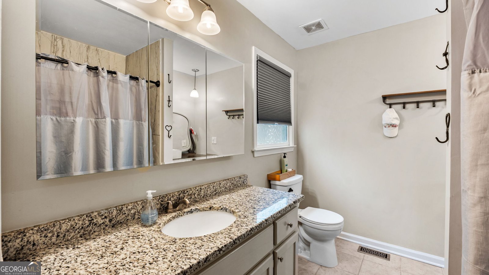 80 Broadlands Drive White - 24