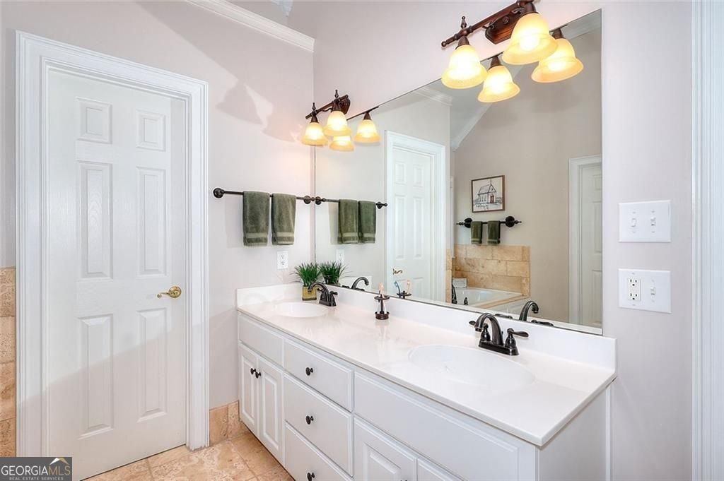 781 Templeton Drive Loganville - 1