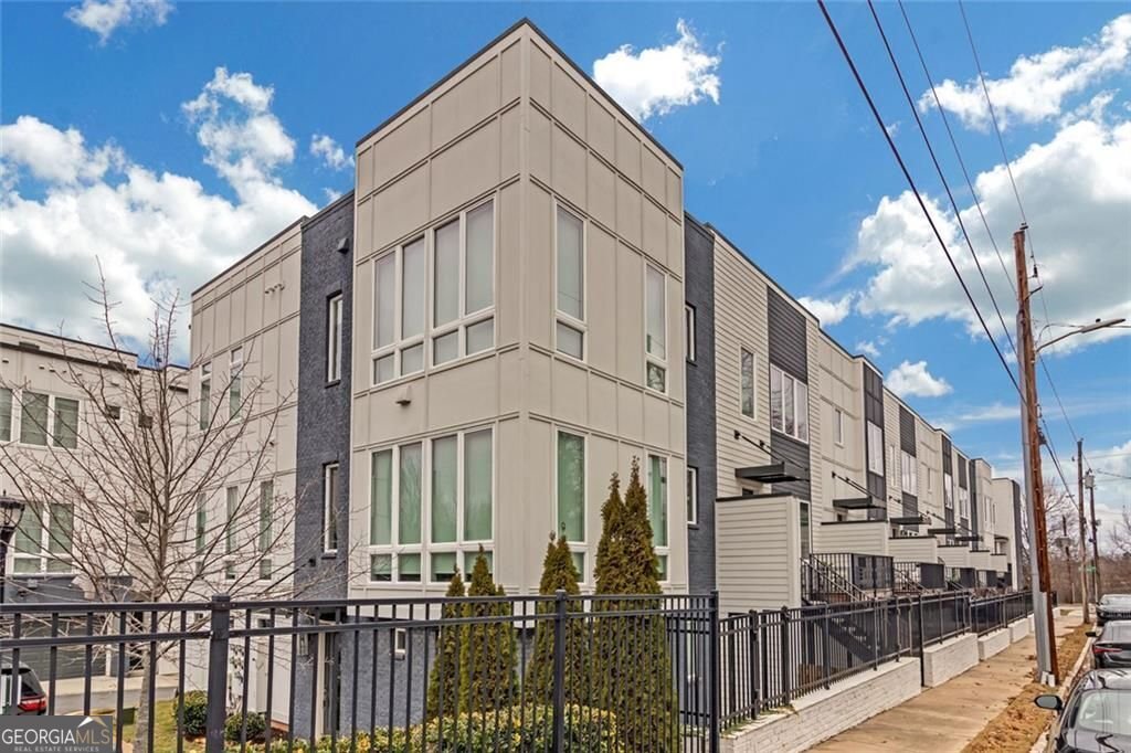 687 Banton Drive Atlanta - 2