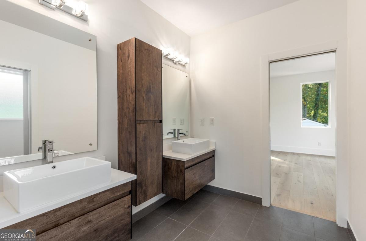 1045 Shepherds Lane Atlanta - 30