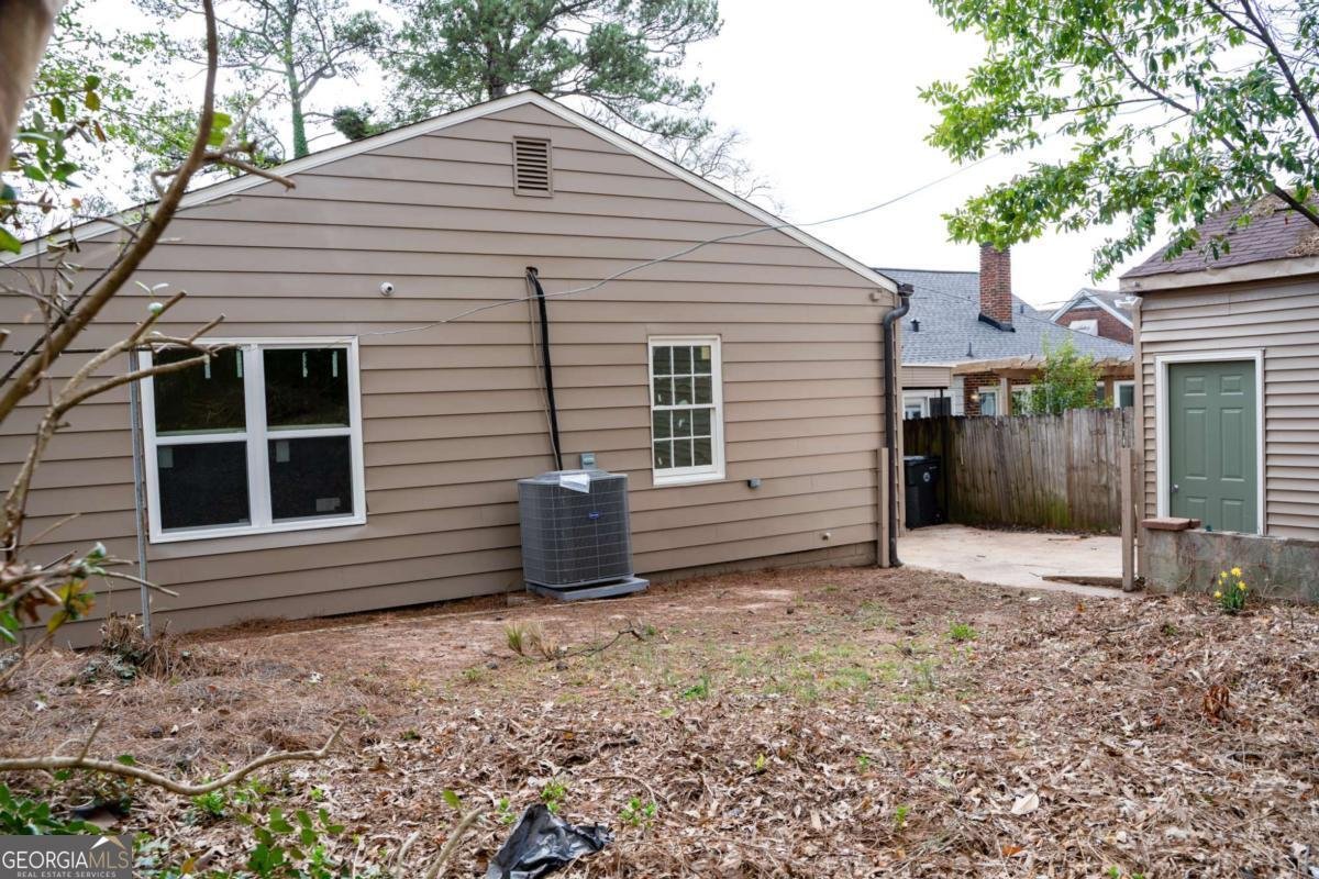 1395 Winburn Drive East Point - 10