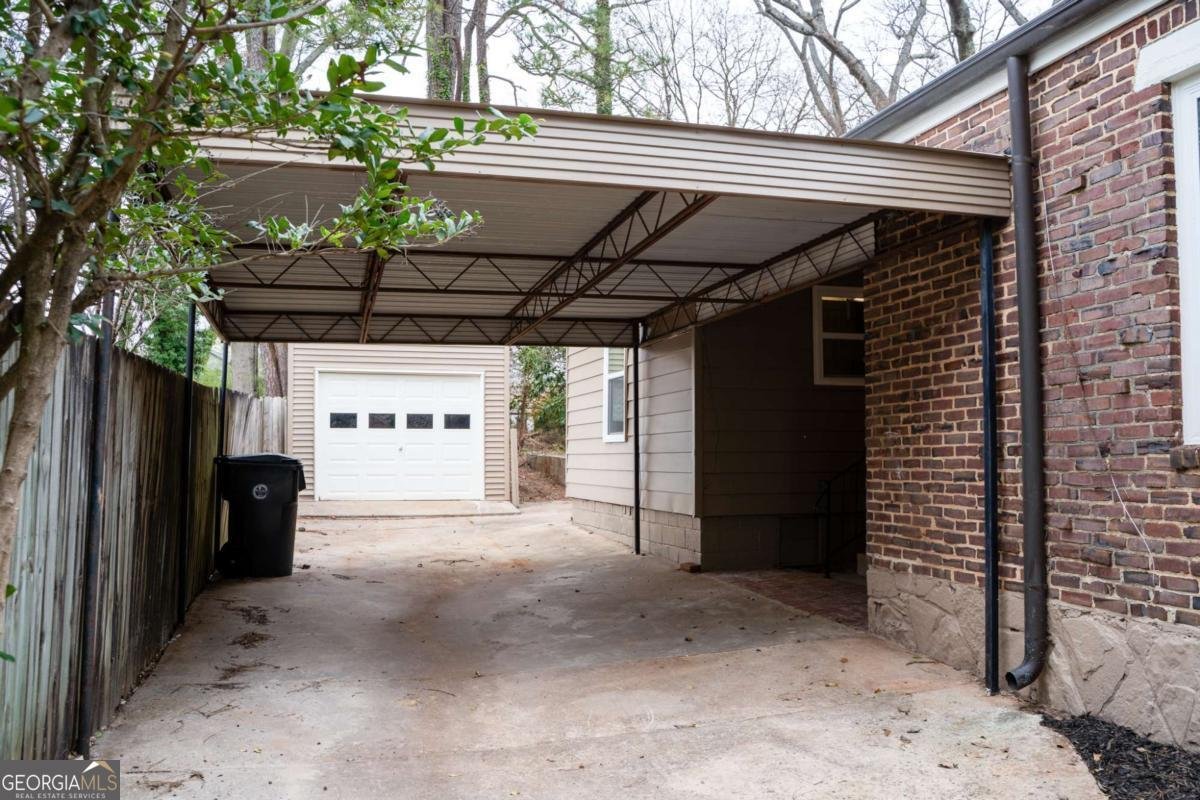 1395 Winburn Drive East Point - 5