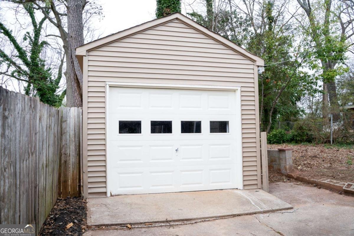 1395 Winburn Drive East Point - 7