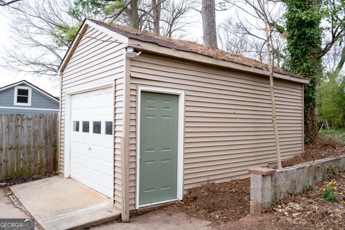 1395 Winburn Drive East Point - 8