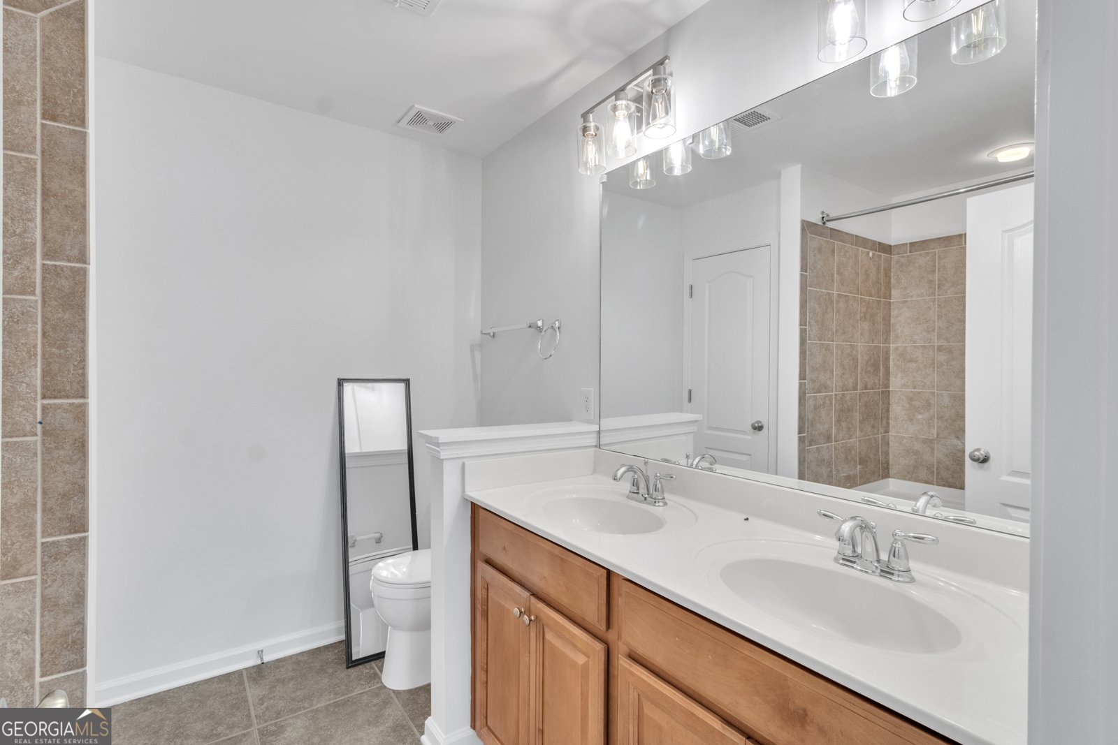 5233 Whiteoak Avenue Smyrna - 19