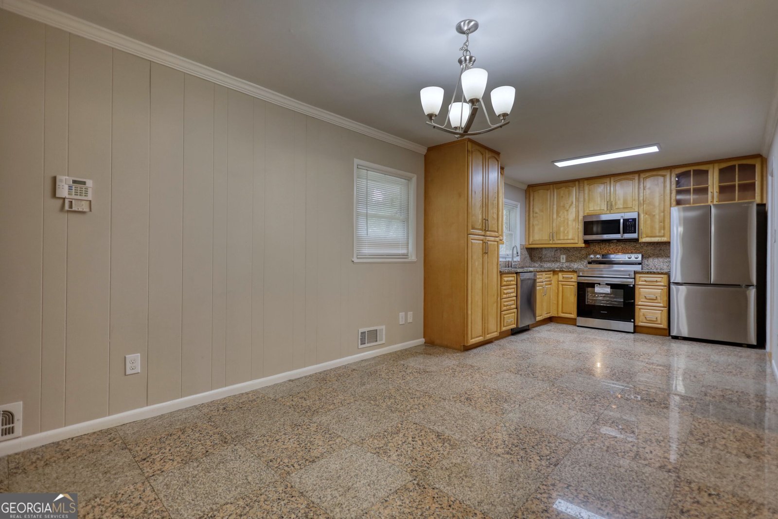 543 Wavelyn Way Riverdale - 2