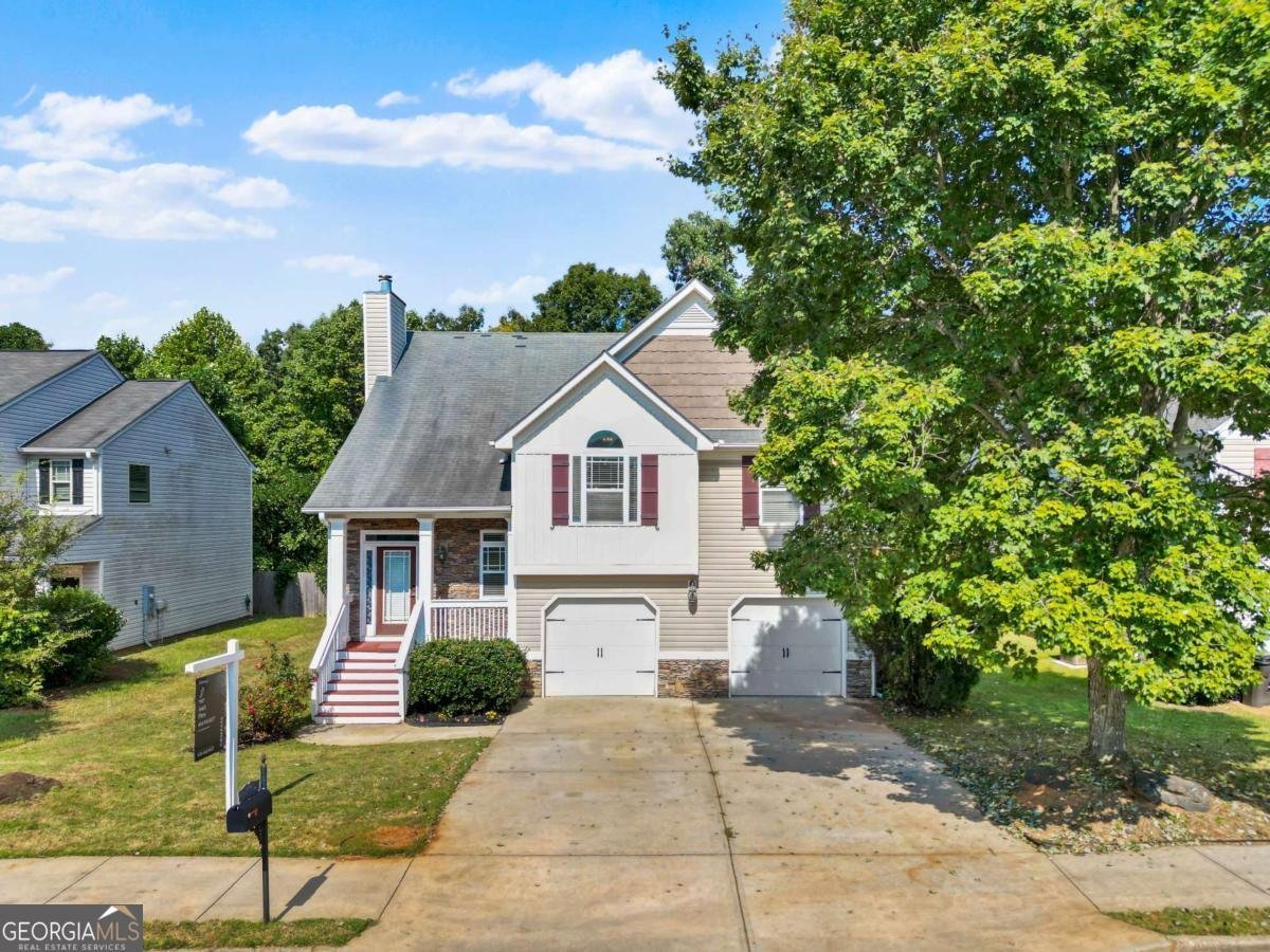 7125 Creeksong Drive Douglasville - 1