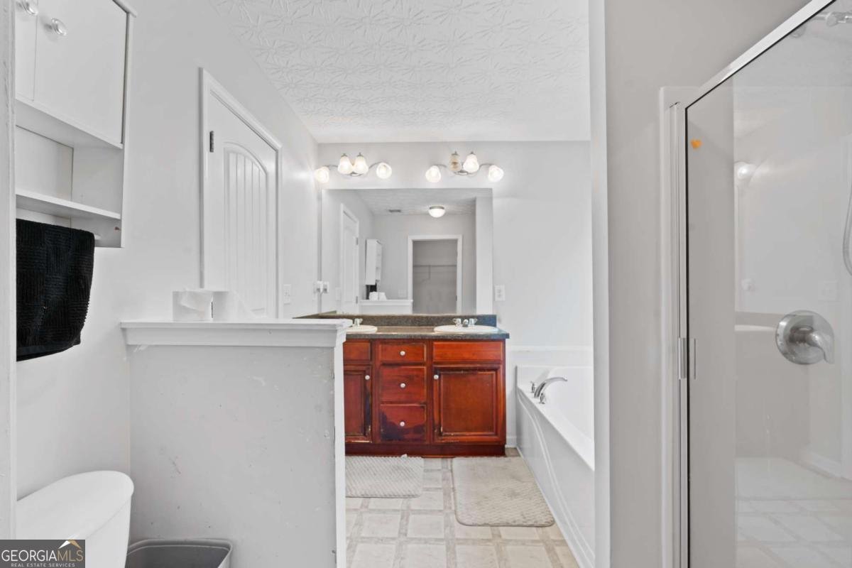 7125 Creeksong Drive Douglasville - 24
