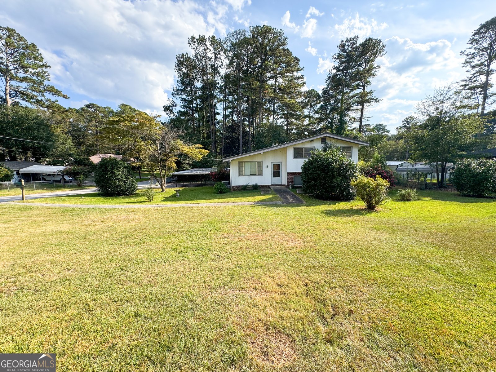 201 Chilton Crescent Lagrange - 2