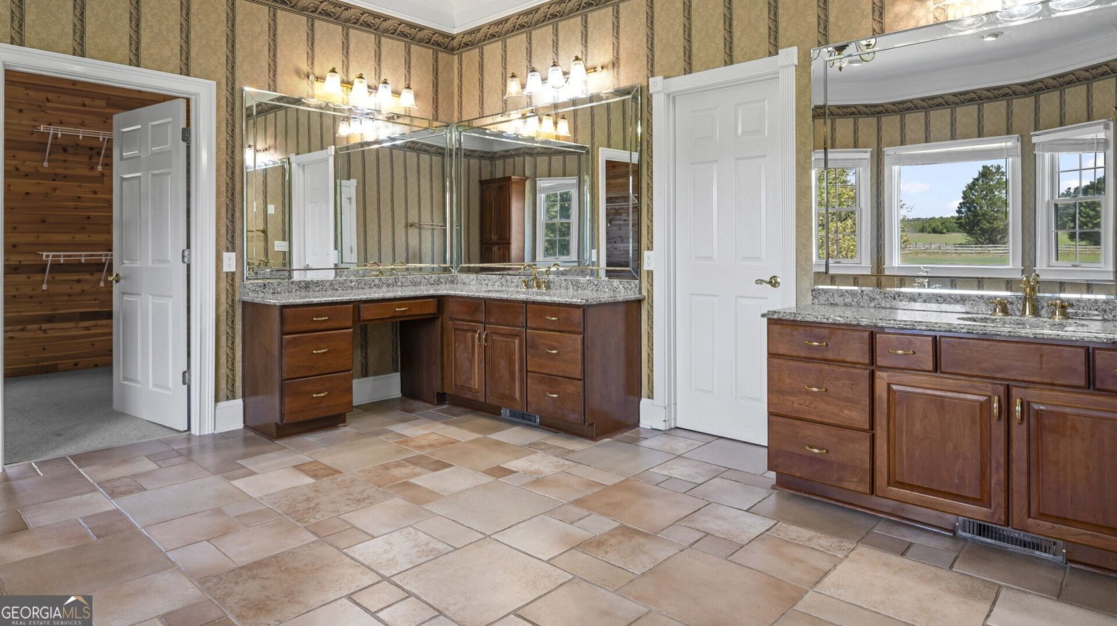 1202 Hodges Circle Mansfield - 43
