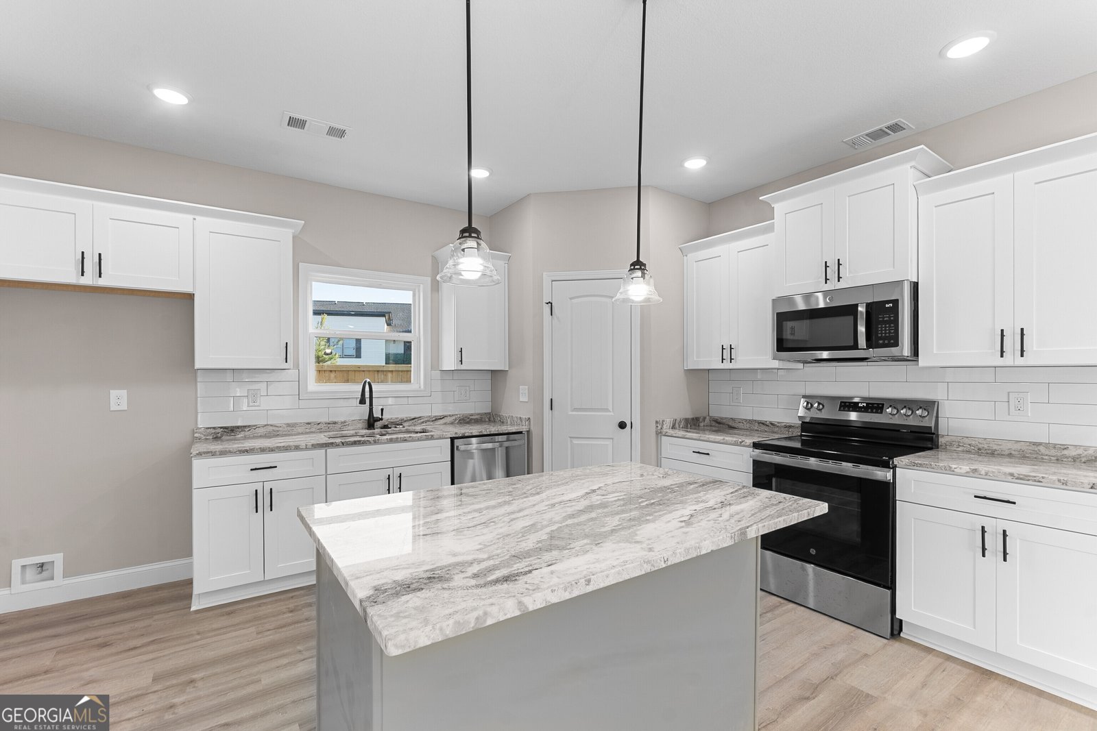 238 Beau Claire Circle Byron - Photo 15