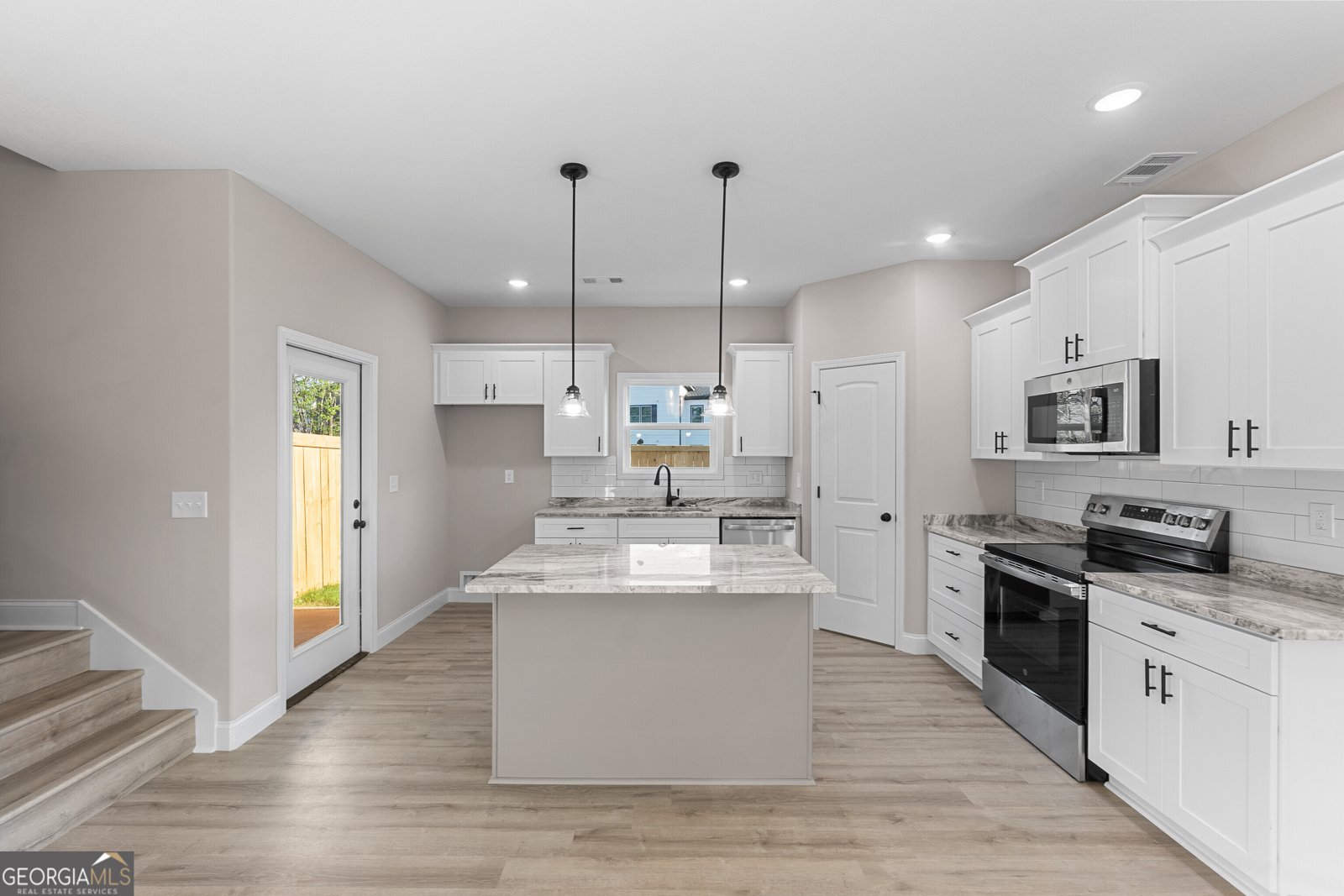 238 Beau Claire Circle Byron - Photo 16