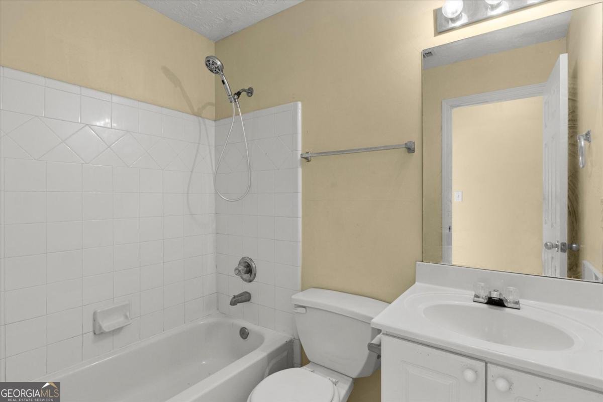 1082 Old Greystone Drive Lithonia - 23