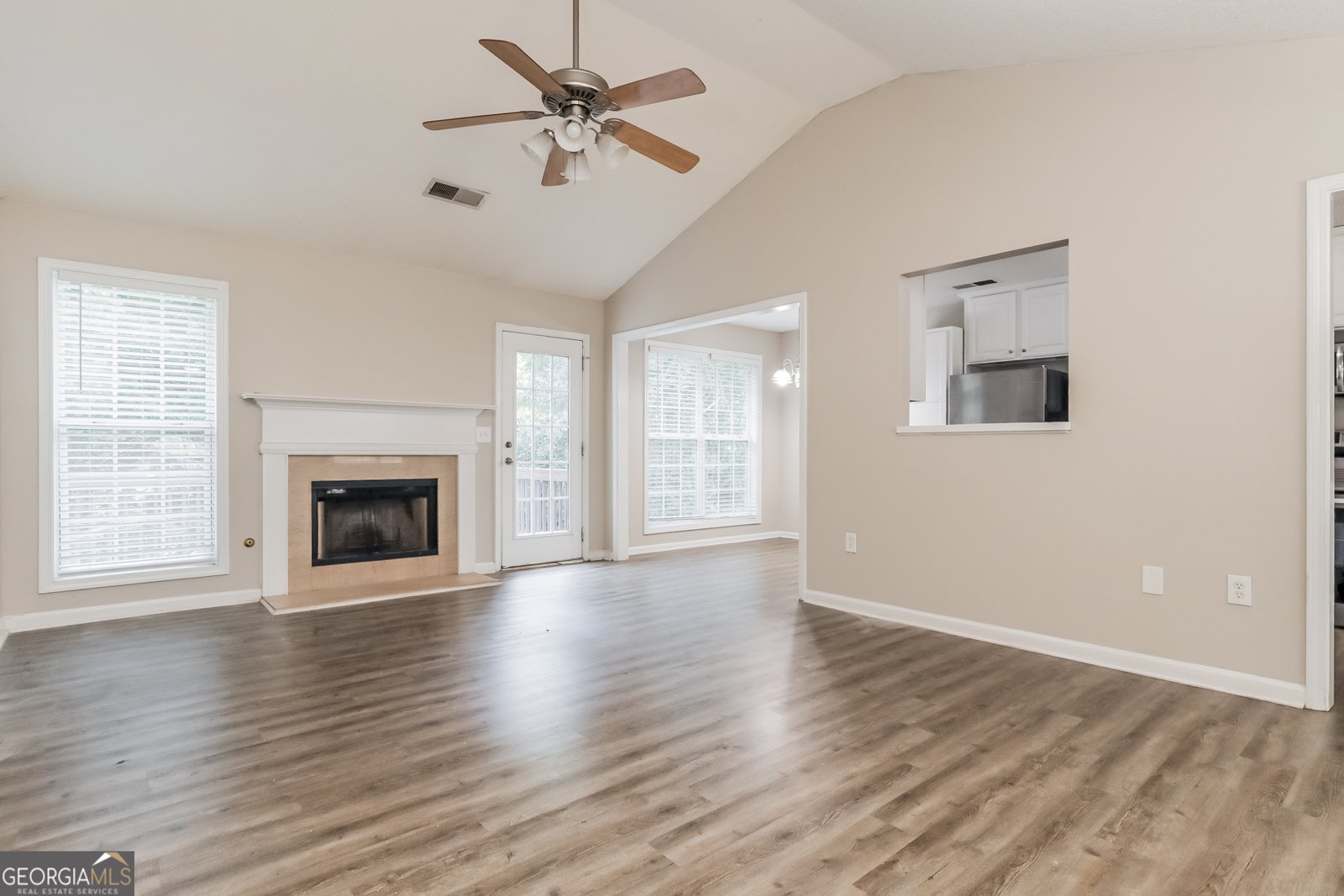 830 Lincoln Square Locust Grove - 3