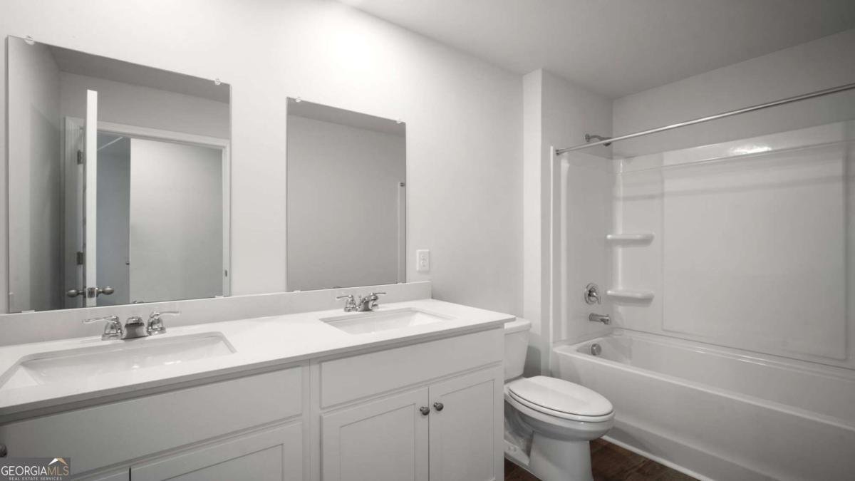 1026 Lakes Boulevard Brunswick - 35