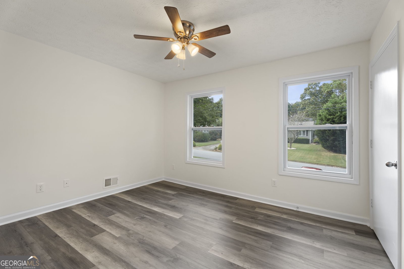 318 Arbour Way Suwanee - 27