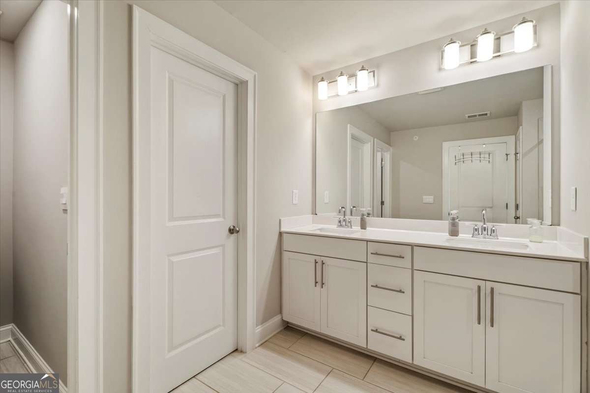 308 Lincoln Street Woodstock - 30