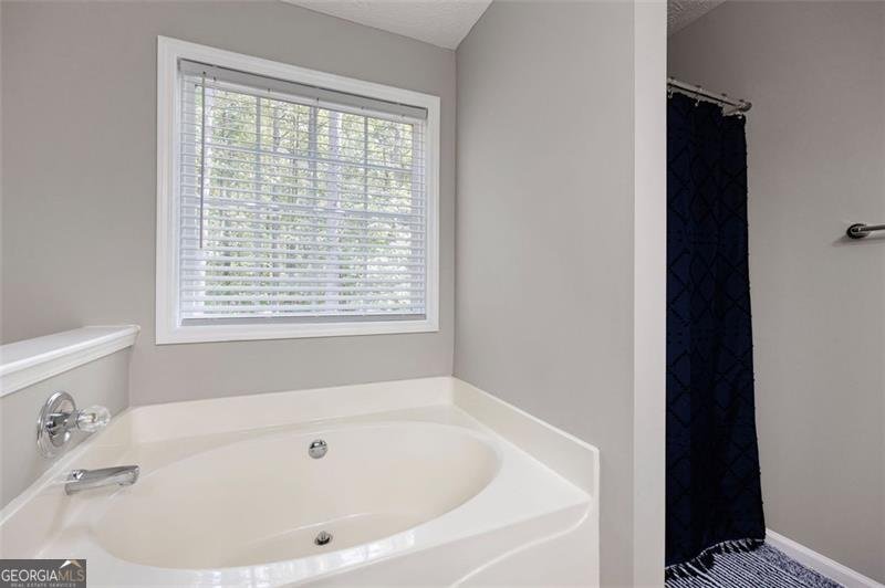 121 GREATWOOD Drive White - 16