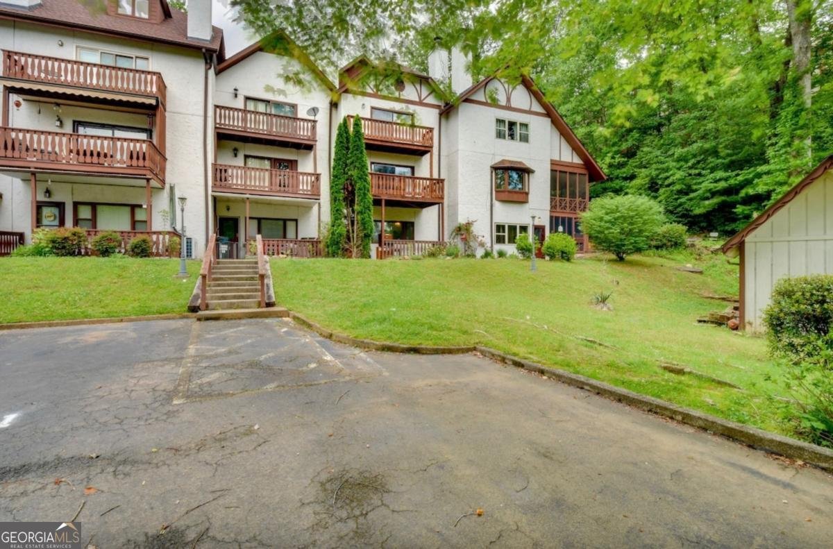 327 Brucken Strasse Helen - 18