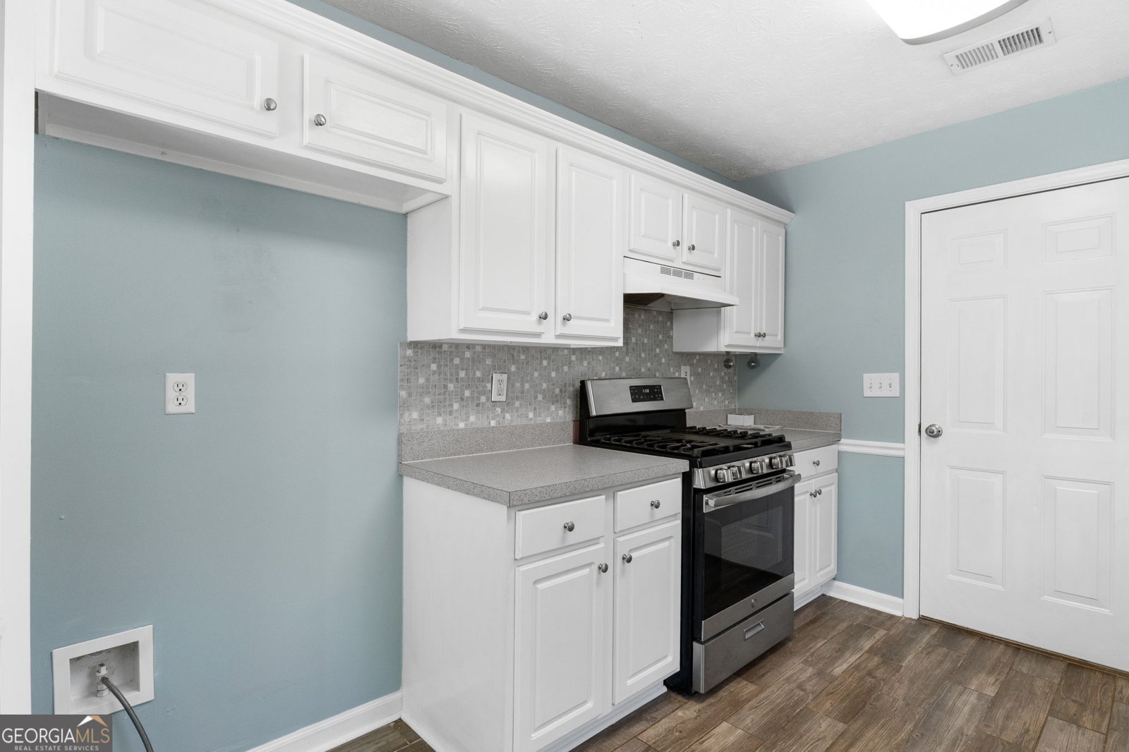 126 Elmwood Drive Hampton - 11