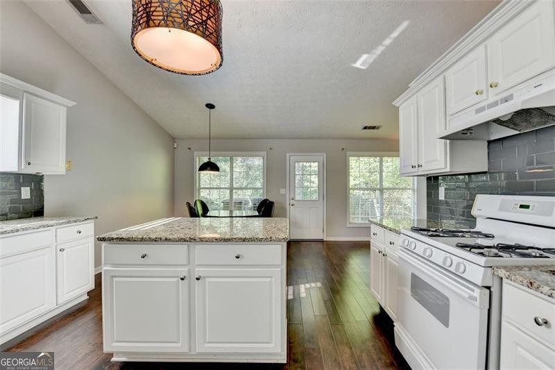 3134 VICTORIA PARK Lane Buford - 18