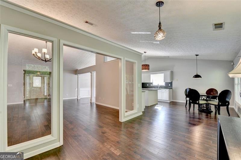3134 VICTORIA PARK Lane Buford - 33
