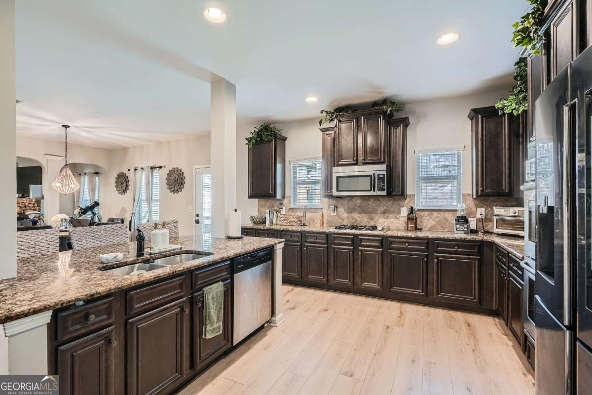 5285 Rosewood Place Fairburn - 1