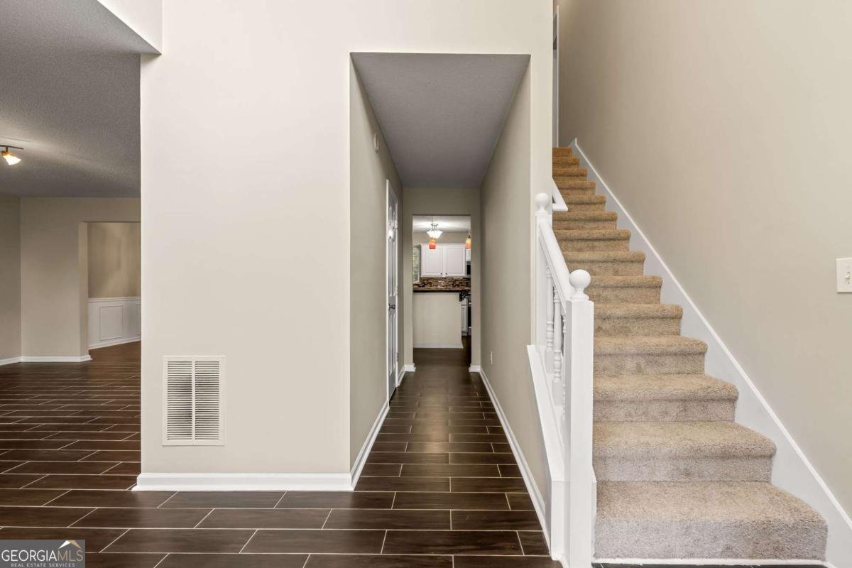 1086 Erie Circle Stone Mountain - 12