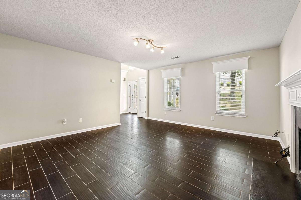 1086 Erie Circle Stone Mountain - 4
