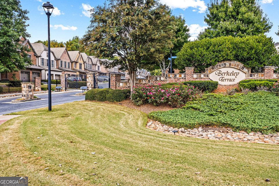 4906 Berkeley Oak Circle Peachtree Corners - 16