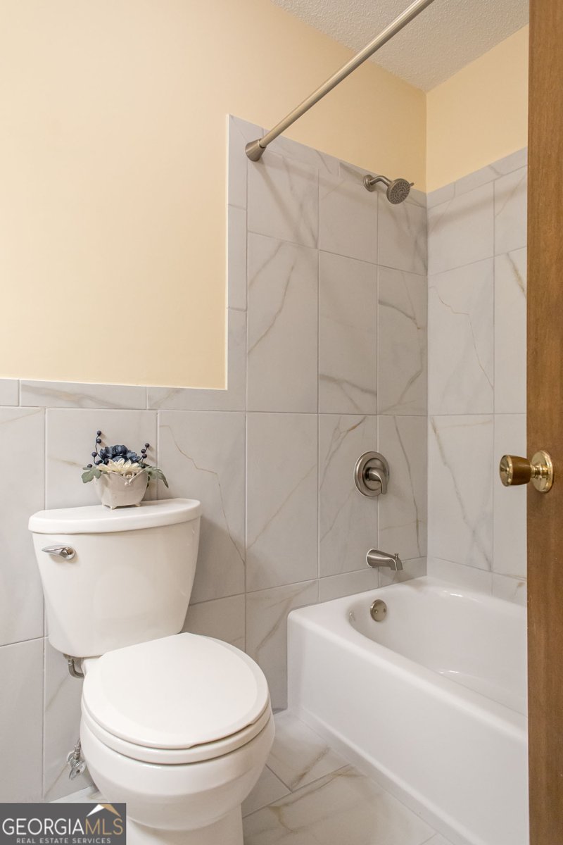 1132 Hilltop Road Waycross - 23