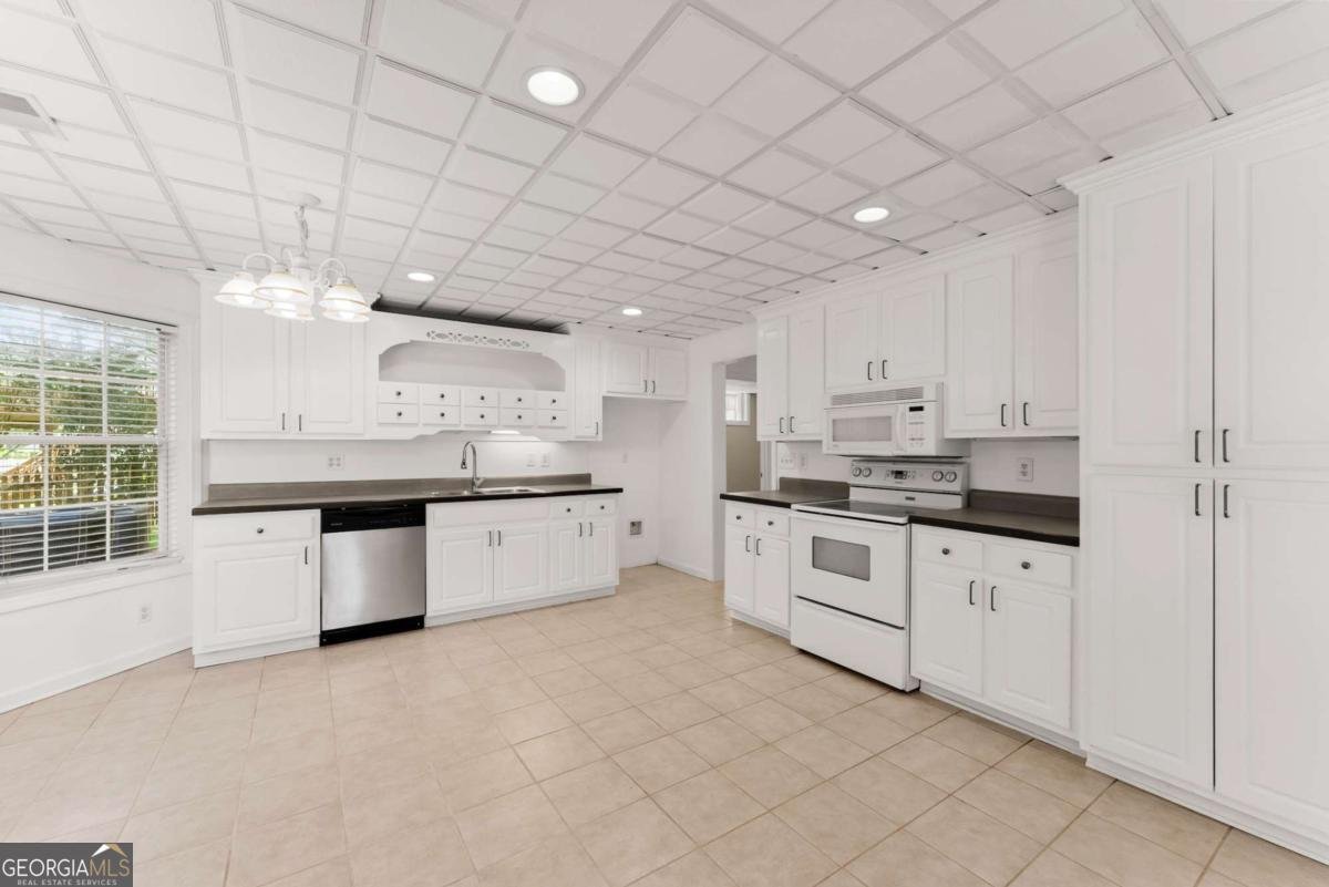 272 INDIAN COVE Drive Dawsonville - 26