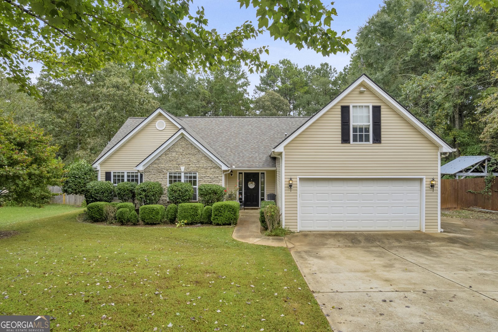 5527 Amber Cove Way Flowery Branch - 1
