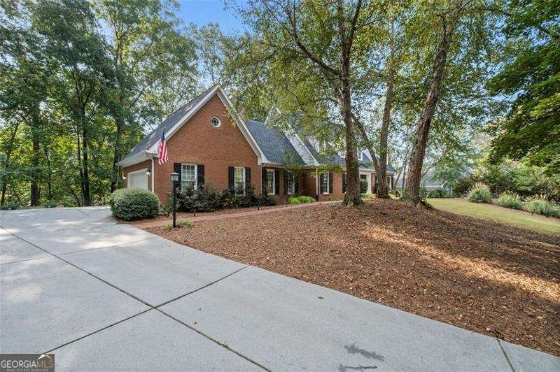 8705 River Bluff Lane Roswell - 8