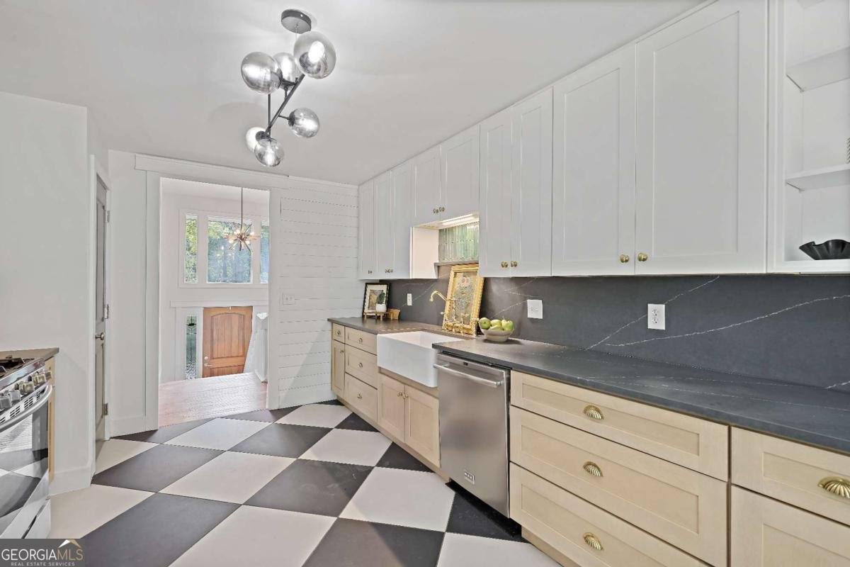 6841 Woodcreek Lane Douglasville - 23