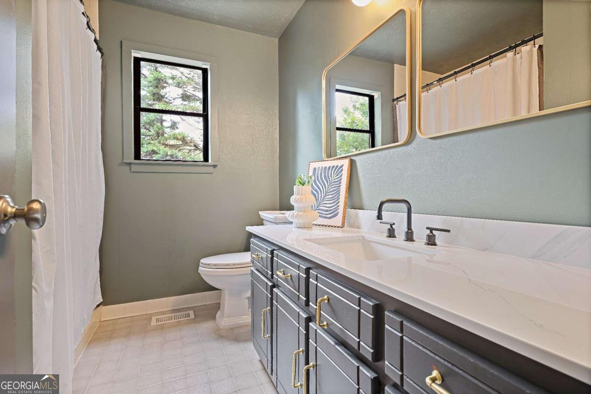 6841 Woodcreek Lane Douglasville - 37