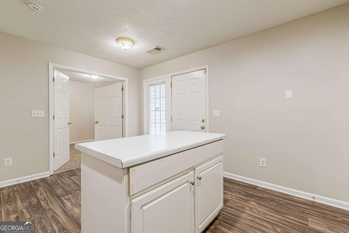 5850 Sable Glen Road Atlanta - 1