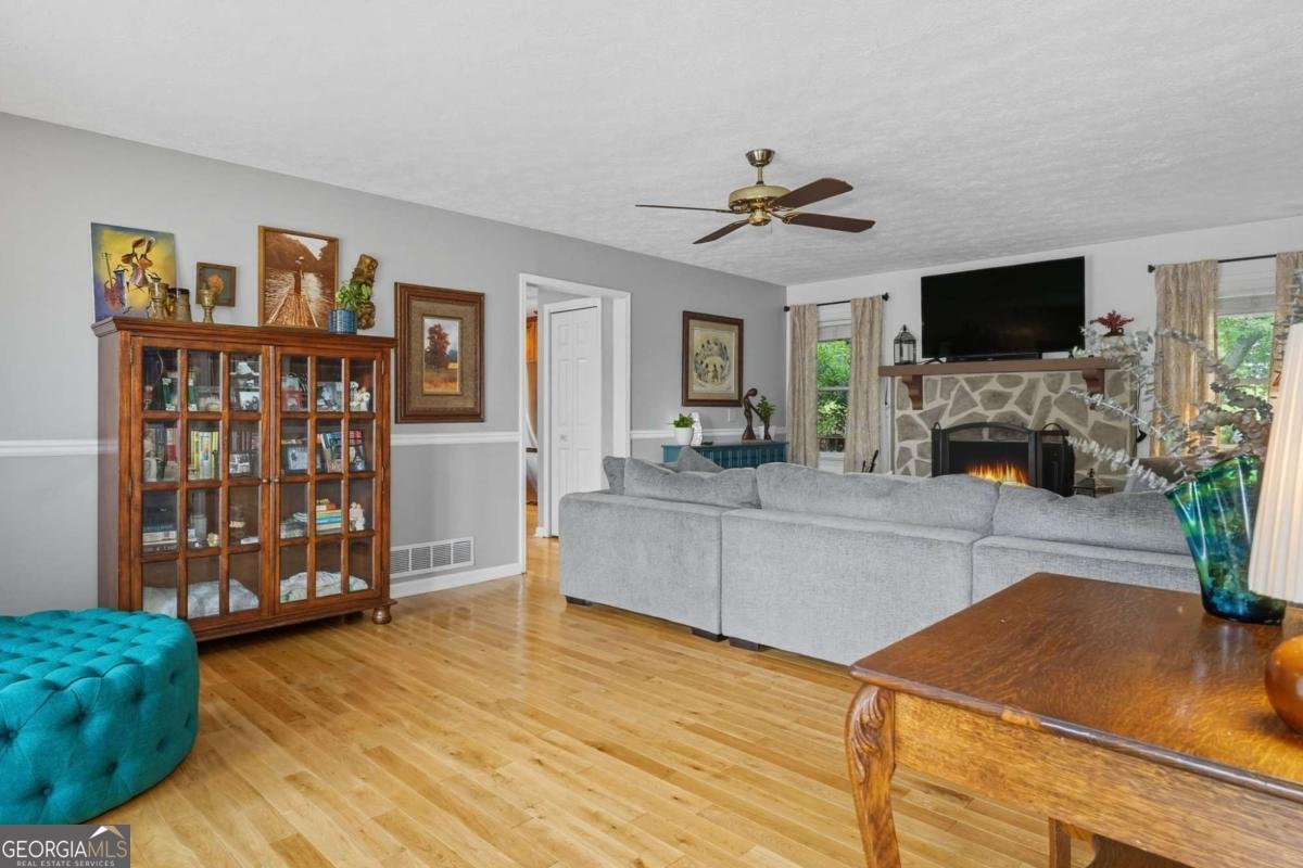 516 Cherokee Court Woodstock - 6