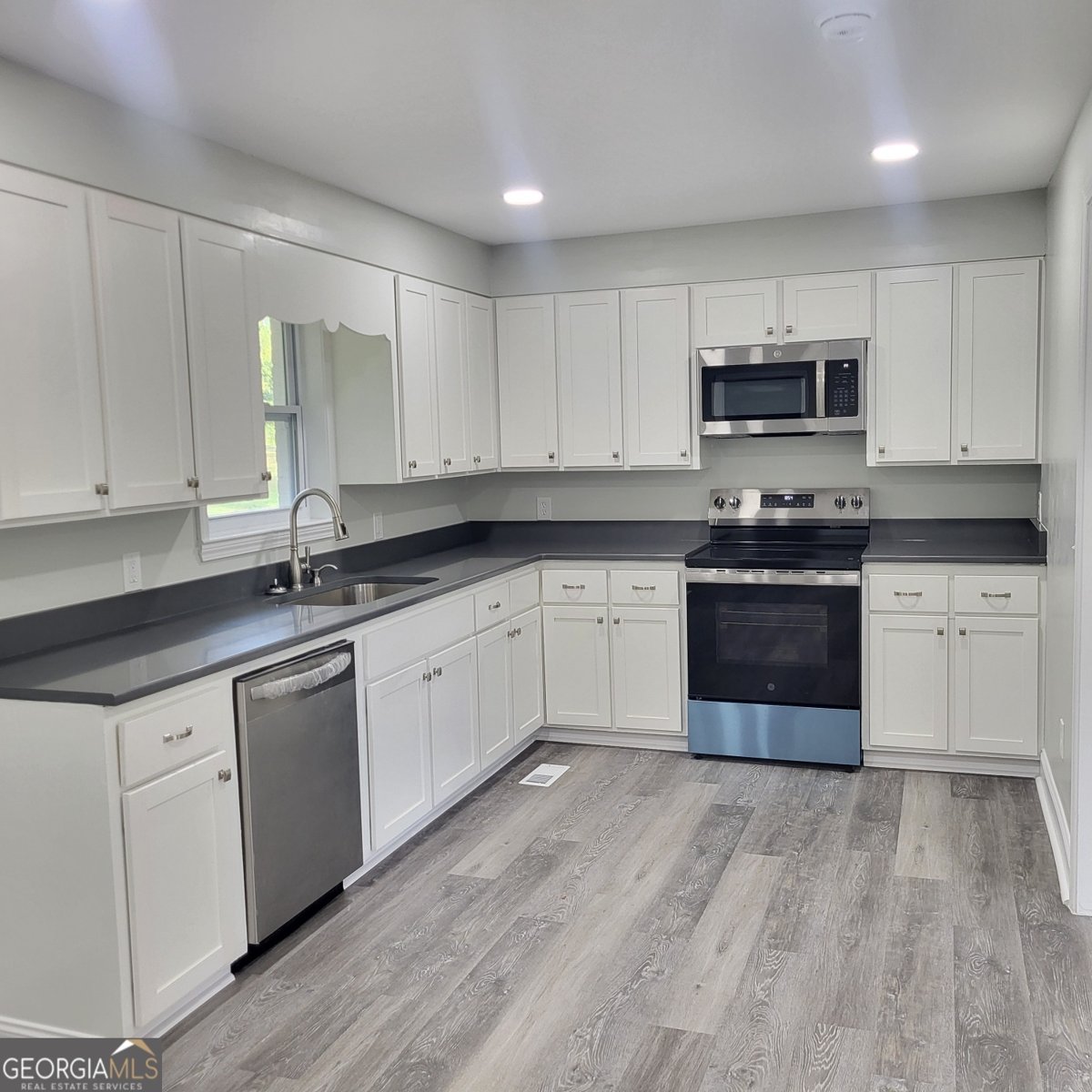 202 Pineview Circle Valley - 8