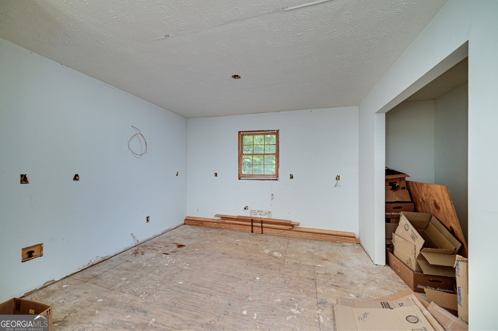 995 Old Jackson Road Locust Grove - 39