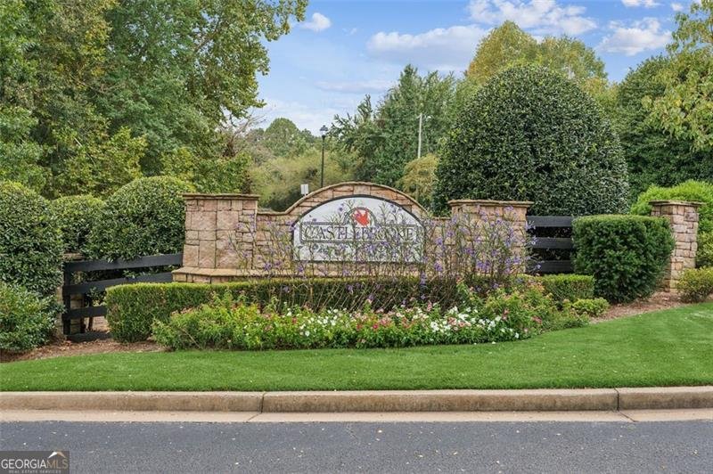 5540 CASTLEBROOKE GLEN Court Cumming - 57