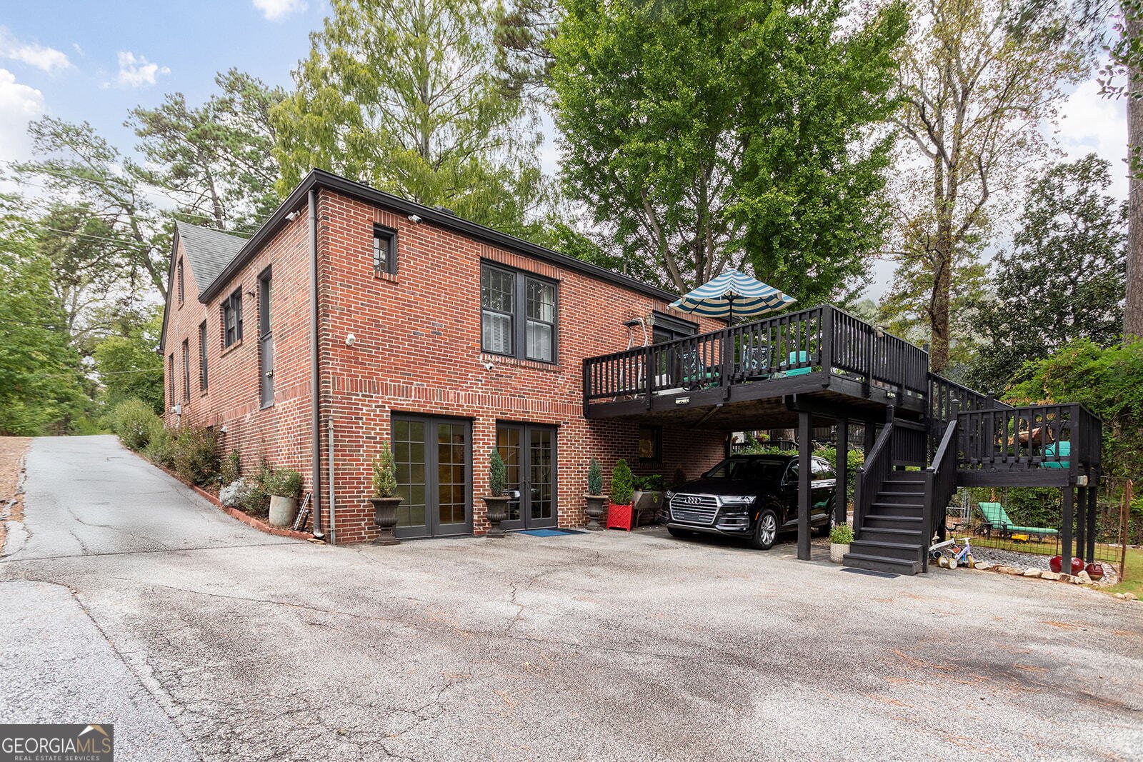 557 Wesley Road Atlanta - 28