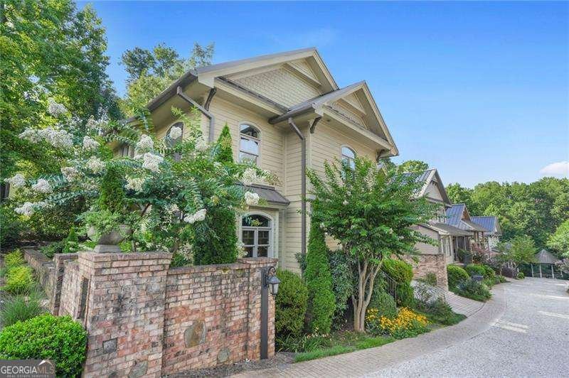 105 Weatherford Place Roswell - 1
