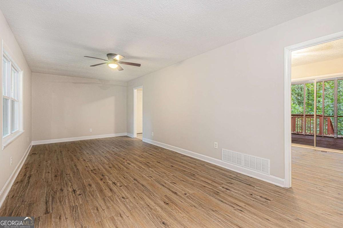 1513 Spruce Ridge Way Stone Mountain - 3
