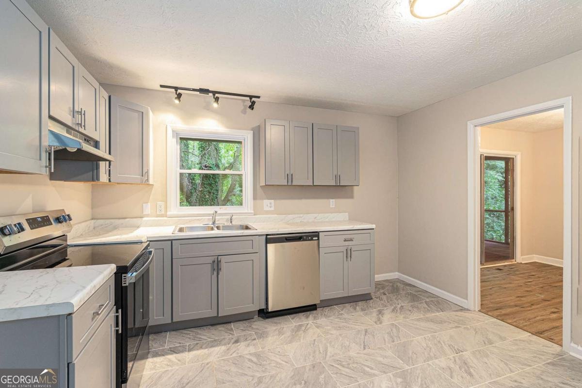 1513 Spruce Ridge Way Stone Mountain - 6